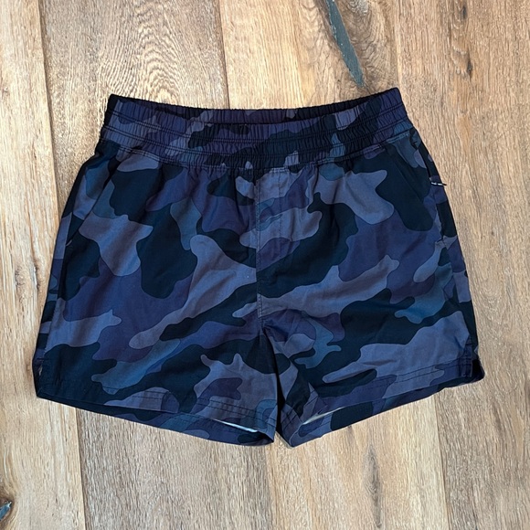 Gap Gray Camo Shorts Elastic Waist Zippered Hidden Side Pockets Kids Girl 14/16 - Picture 1 of 5